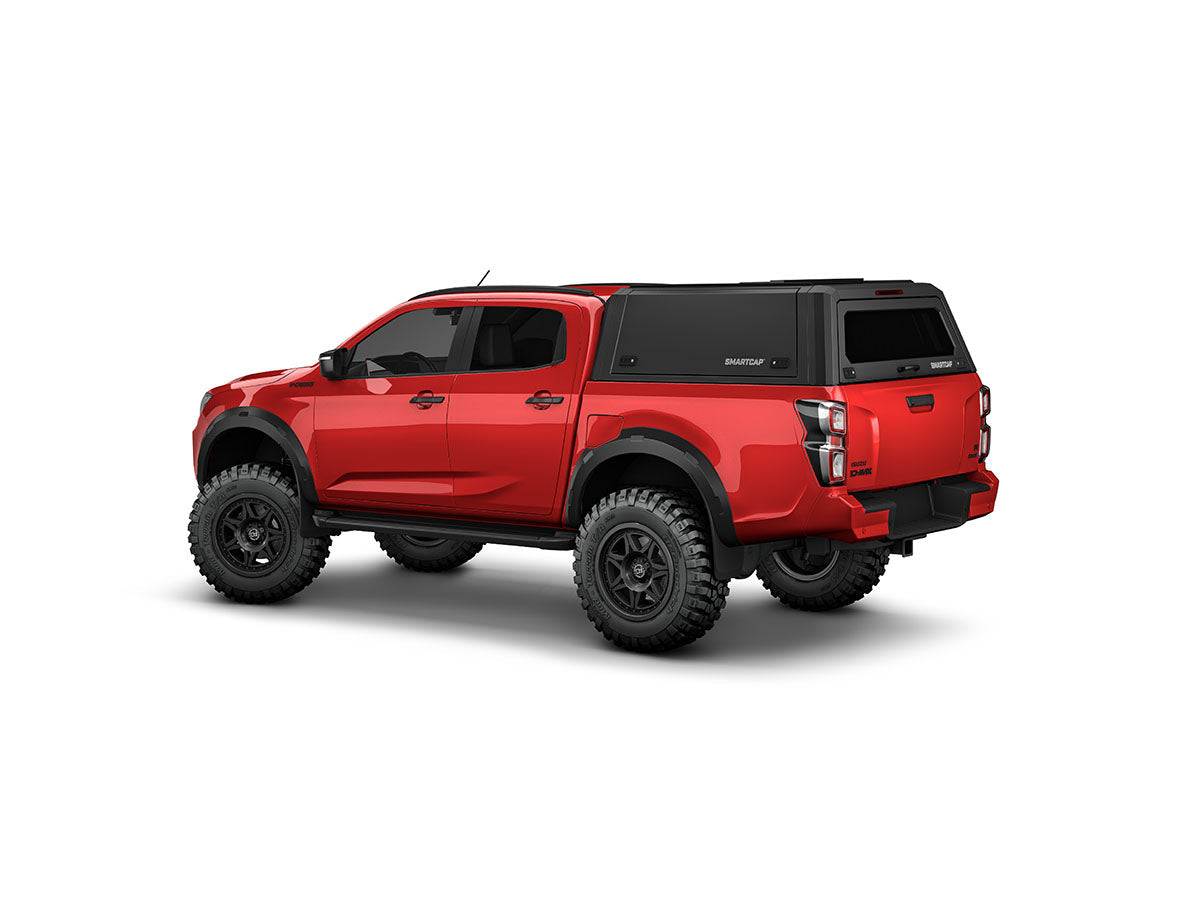 Isuzu D-Max rosso con hard top RSI SmartCap visto di tre quarti