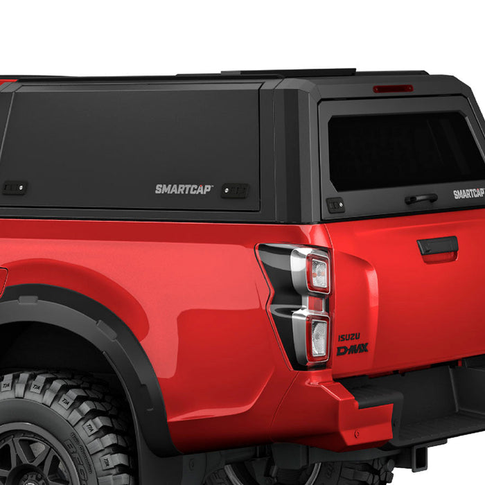 Isuzu D-Max rosso con hard top RSI SmartCap EVOa nero opaco