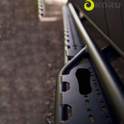 Kit pedane laterali L4 L5 di Koru, progettato per veicoli MAN TGE e Mercedes-Benz Sprinter.