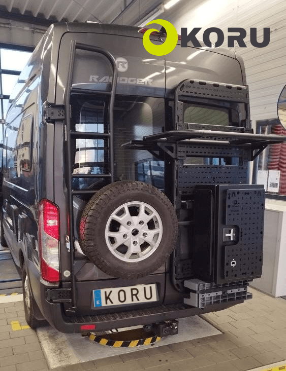 Baule da carico veicoli commerciali Koru installato su un veicolo commerciale per un carico ottimale.