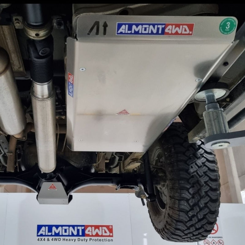 TOYOTA TUNDRA XK50 2007> 134-Piastra paramotore serbatoio carburante originale TUNDRA