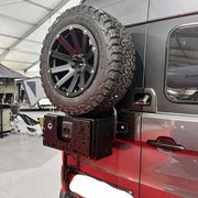 Supporto ruota posteriore alto Koru Soluciones con ruota e supporto accessori regolabile per MAN TGE/VW Crafter.