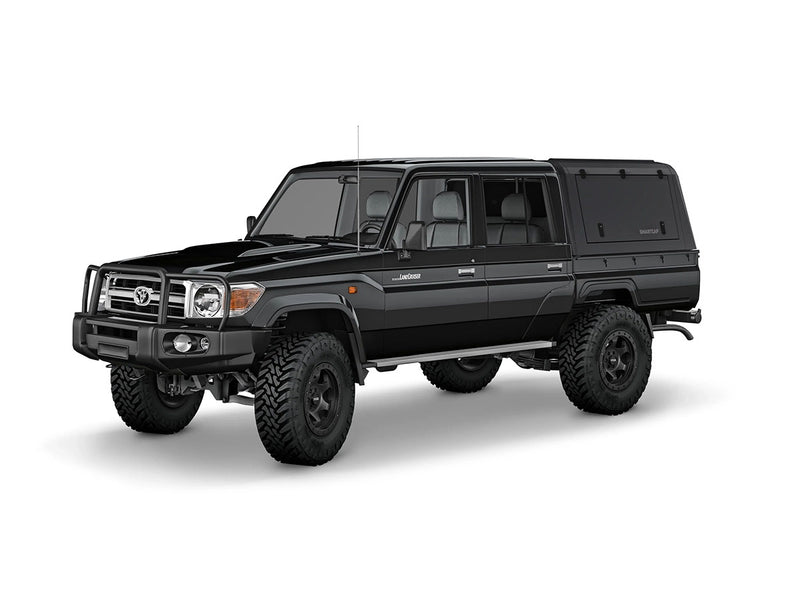 Hard top RSI SmartCap EVO LC Commercial per Toyota Land Cruiser 79 Double Cab, vista anteriore 3/4 su sfondo bianco