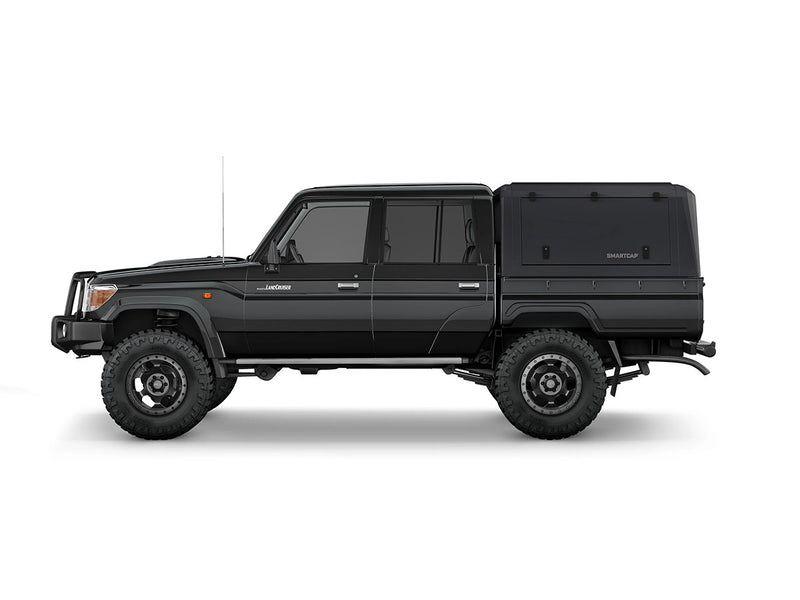 Hard top RSI SmartCap EVO LC Commercial per Toyota Land Cruiser 79 Double Cab, vista laterale su sfondo bianco