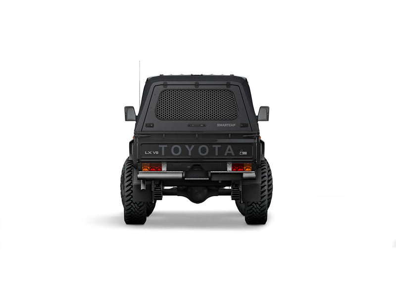 Hard top RSI SmartCap EVO LC Commercial per Toyota Land Cruiser 79 Double Cab, vista posteriore 3/4 su sfondo bianco
