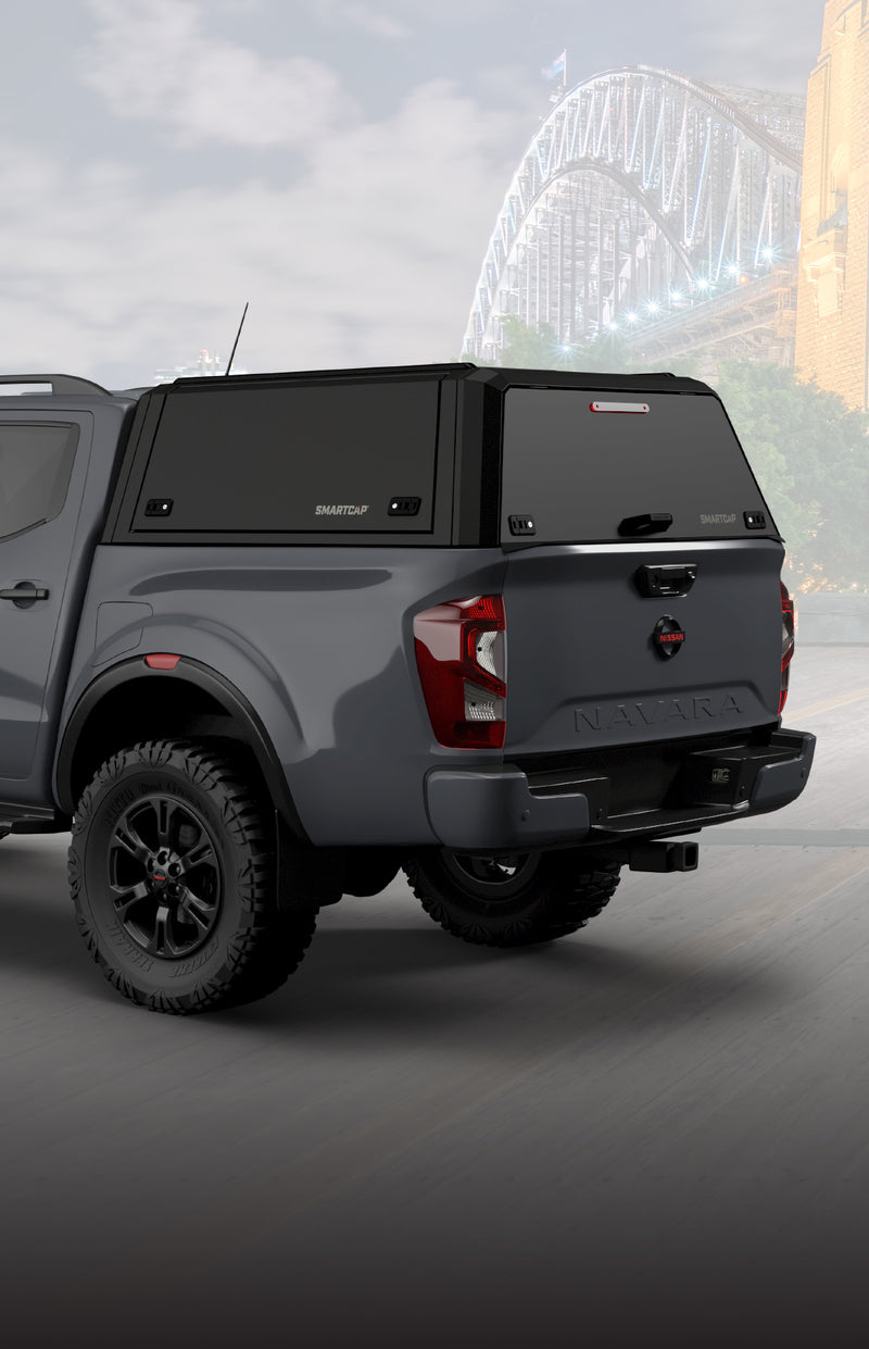 RSI SmartCap EVO su Nissan Navara grigio, vista posteriore