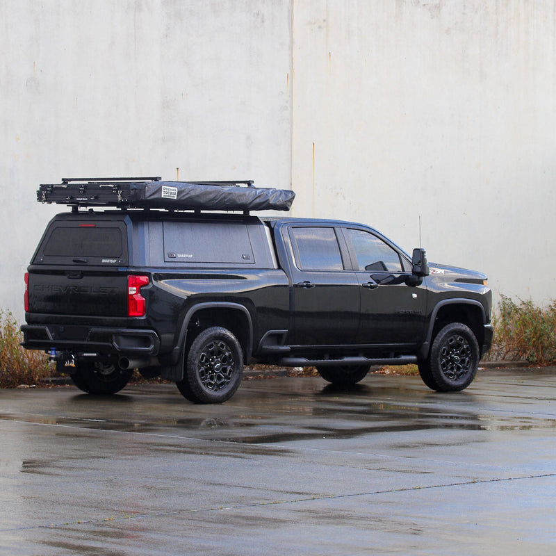 Hard top RSI SmartCap EVOa Adventure montato su Chevrolet Silverado / GMC Sierra 2500/3500 HD 2020+, foto reale