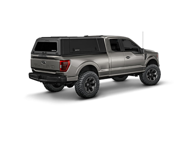 Hard top RSI SmartCap EVOa Adventure per Ford F-150 2021+ Standard Bed 6,5', vista posteriore 3/4 lato destro su sfondo bianco