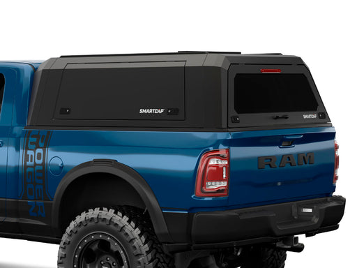 Hard top RSI SmartCap EVOa Adventure per RAM 1500 DS 2009+ Short Bed, vista posteriore 3/4 ravvicinata