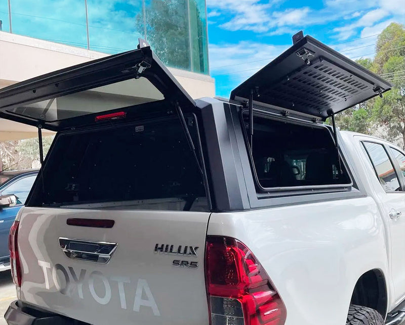 Hard top RSI SmartCap EVOa Adventure montato su Toyota Hilux 2016–2025 Double Cab, foto reale