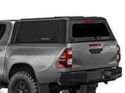 Hard top RSI SmartCap EVOa Adventure per Toyota Hilux 2016–2025 Double Cab, vista posteriore 3/4 ravvicinata