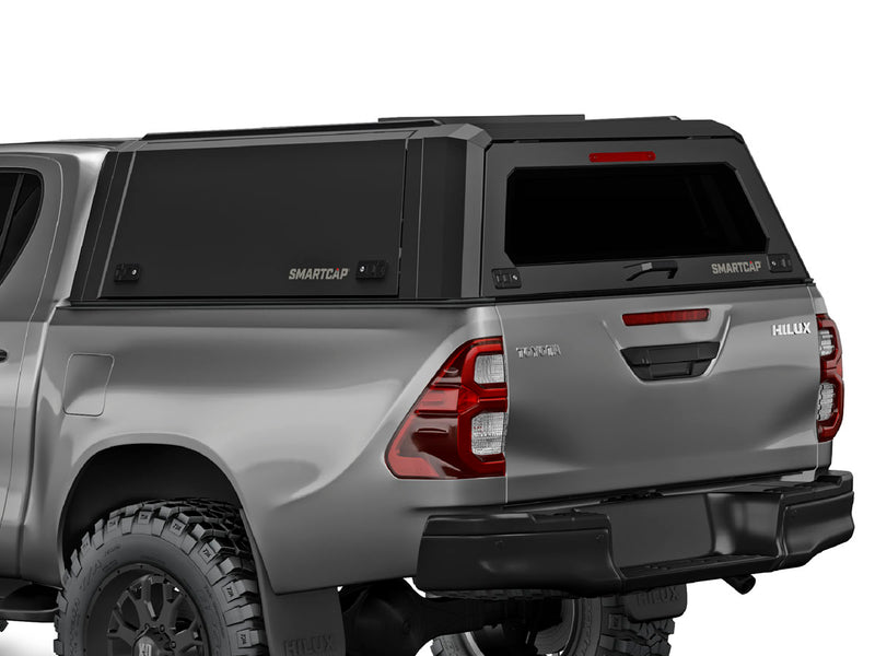 Hard top RSI SmartCap EVOa Adventure per Toyota Hilux 2016–2025 Double Cab, vista posteriore 3/4 ravvicinata