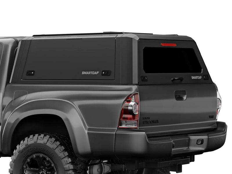 Hard top RSI SmartCap EVOa Adventure per Toyota Tacoma 2005–2015 Short Bed 5', vista posteriore 3/4 ravvicinata