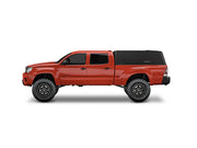 Hard top RSI SmartCap EVOa Adventure per Toyota Tacoma 2005–2015 Standard Bed 6', vista laterale su sfondo bianco