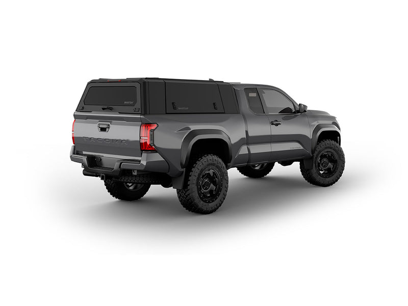 Hard top RSI SmartCap EVOa Adventure per Toyota Tacoma 2024+ Standard Bed 6', vista posteriore 3/4 lato destro su sfondo bianco