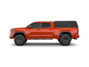 Hard top RSI SmartCap EVOa Adventure per Toyota Tundra, vista laterale su sfondo bianco