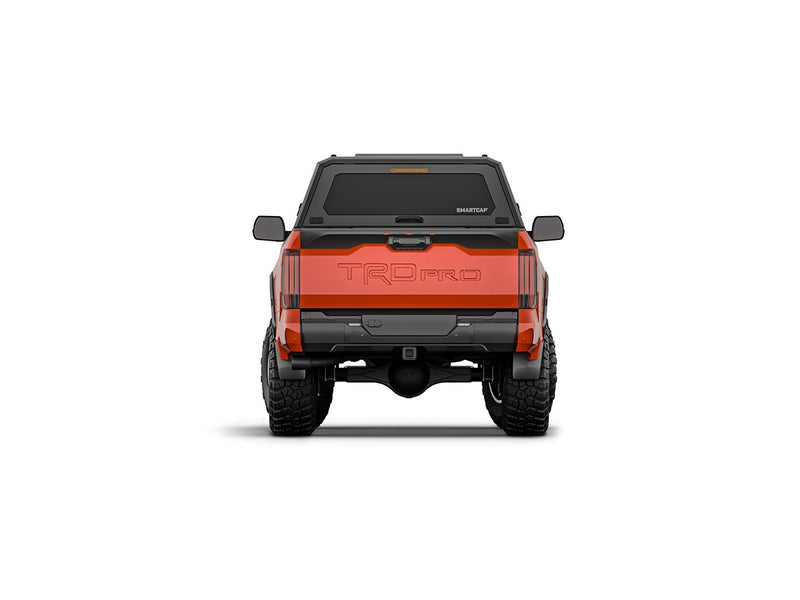 Hard top RSI SmartCap EVOa Adventure per Toyota Tundra, vista posteriore su sfondo bianco