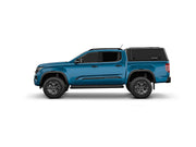 Hard top RSI SmartCap EVOa Adventure per Volkswagen Amarok 2023+ Double Cab, vista laterale su sfondo bianco