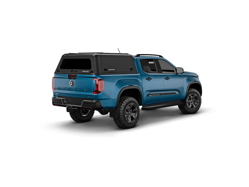 Hard top RSI SmartCap EVOa Adventure per Volkswagen Amarok 2023+ Double Cab, vista posteriore 3/4 lato destro su sfondo bianco