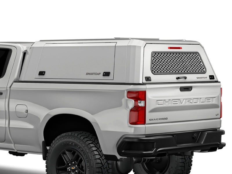 Hard top RSI SmartCap EVOc Commercial per Chevrolet Silverado / GMC Sierra 1500 2019+ Short Bed 5,8', vista posteriore 3/4 ravvicinata