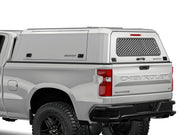 Hard top RSI SmartCap EVOc Commercial per Chevrolet Silverado / GMC Sierra 1500 2019+ Standard Bed 6,5', vista posteriore 3/4 ravvicinata