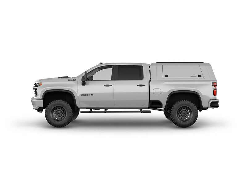Hard top RSI SmartCap EVOc Commercial per Chevrolet Silverado / GMC Sierra 2500/3500 HD 2020+, vista laterale su sfondo bianco