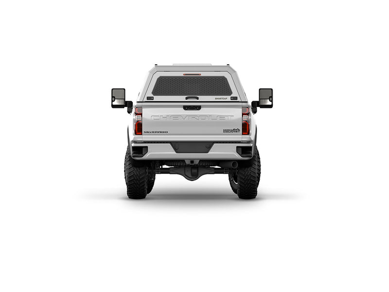 Hard top RSI SmartCap EVOc Commercial per Chevrolet Silverado / GMC Sierra 2500/3500 HD 2020+, vista posteriore su sfondo bianco
