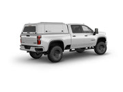 Hard top RSI SmartCap EVOc Commercial per Chevrolet Silverado / GMC Sierra 2500/3500 HD 2020+, vista posteriore 3/4 lato destro su sfondo bianco