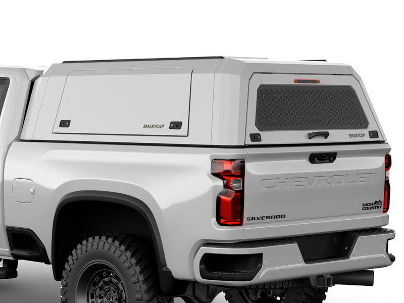 Hard top RSI SmartCap EVOc Commercial per Chevrolet Silverado / GMC Sierra 2500/3500 HD 2020+, vista posteriore 3/4 ravvicinata