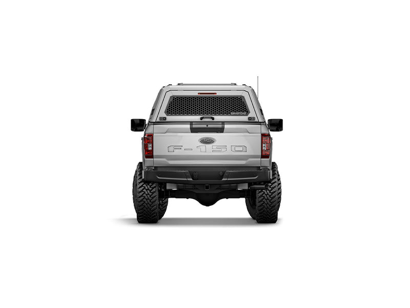 Hard top RSI SmartCap EVOc Commercial per Ford F-150 2021+ Standard Bed 6,5', vista posteriore su sfondo bianco