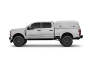 Hard top RSI SmartCap EVOc Commercial per Ford F-250 / F-350 Super Duty 2023+, vista laterale su sfondo bianco
