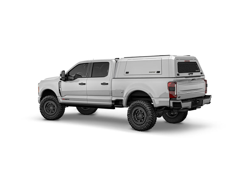 Hard top RSI SmartCap EVOc Commercial per Ford F-250 / F-350 Super Duty 2023+, vista posteriore 3/4 su sfondo bianco