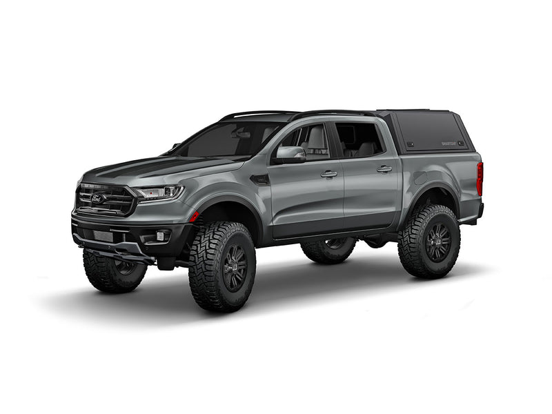 Hard top RSI SmartCap EVOc Commercial per Ford Ranger 2012–2022 Double Cab, vista anteriore 3/4 su sfondo bianco