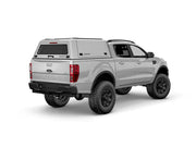 Hard top RSI SmartCap EVOc Commercial per Ford Ranger 2012–2022 Double Cab, vista posteriore 3/4 lato destro su sfondo bianco