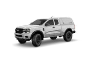 Hard top RSI SmartCap EVOc Commercial per Ford Ranger 2012–2022 Extra Cab, vista anteriore 3/4 su sfondo bianco