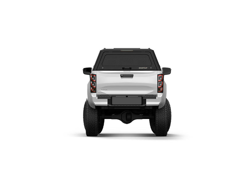 Hard top RSI SmartCap EVOc Commercial per Isuzu D-Max 2019+ Extended Cab, vista posteriore su sfondo bianco