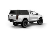 Hard top RSI SmartCap EVOc Commercial per Isuzu D-Max 2019+ Extended Cab, vista posteriore 3/4 lato destro su sfondo bianco