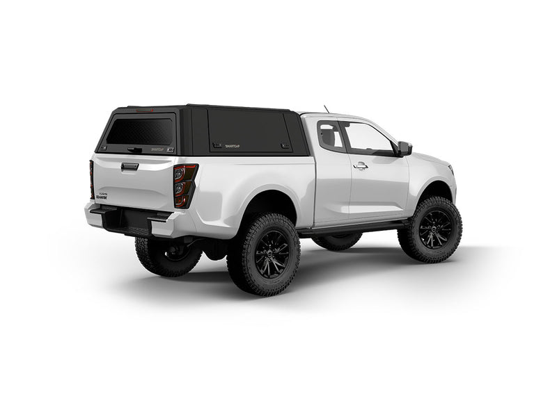 Hard top RSI SmartCap EVOc Commercial per Isuzu D-Max 2019+ Extended Cab, vista posteriore 3/4 lato destro su sfondo bianco