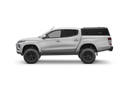 Hard top RSI SmartCap EVOc Commercial per Mitsubishi L200 / Triton 2016–2024 Double Cab, vista laterale su sfondo bianco