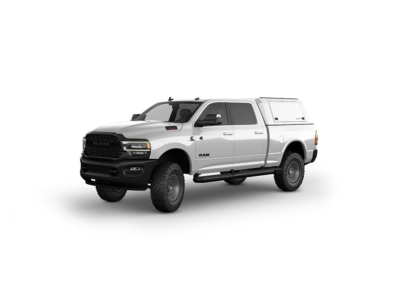 Hard top RSI SmartCap EVOc Commercial per RAM 2500/3500 DS/DT 2009+, vista anteriore 3/4 su sfondo bianco