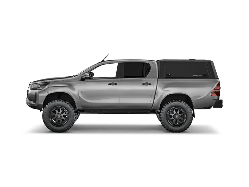 Hard top RSI SmartCap EVOc Commercial per Toyota Hilux 2016–2025 Double Cab, vista laterale su sfondo bianco