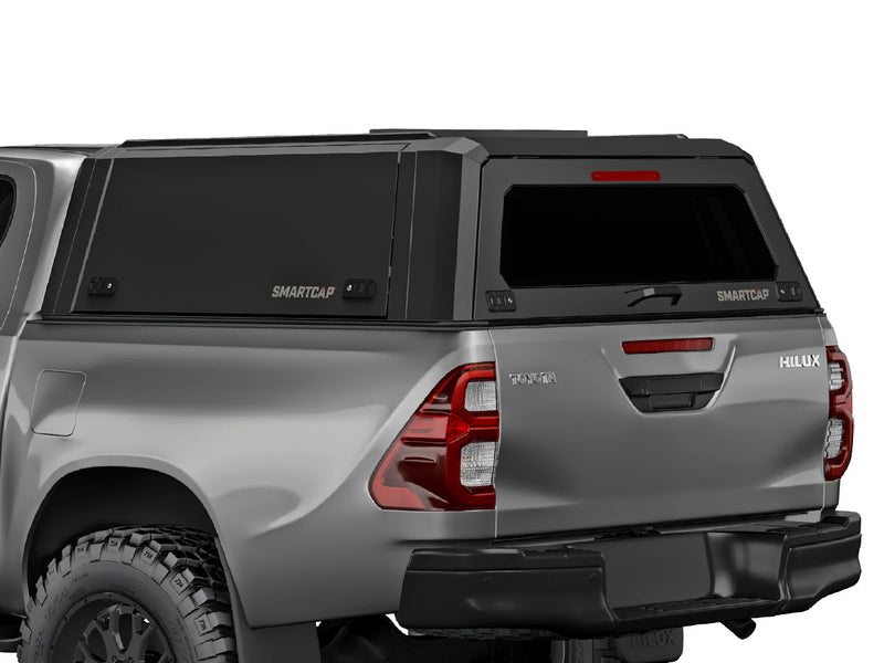 Hard top RSI SmartCap EVOc Commercial per Toyota Hilux 2016–2025 Double Cab, vista posteriore 3/4 ravvicinata