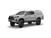 Hard top RSI SmartCap EVOc Commercial per Toyota Hilux 2016–2025 Double Cab, vista anteriore 3/4 su sfondo bianco