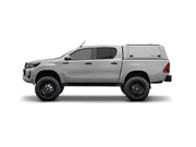 Hard top RSI SmartCap EVOc Commercial per Toyota Hilux 2016–2025 Double Cab, vista laterale su sfondo bianco