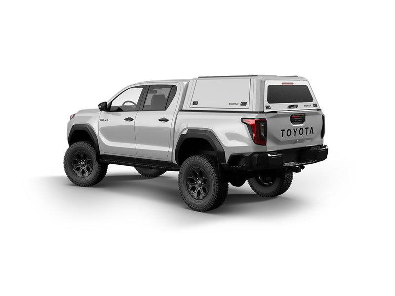 Hard top RSI SmartCap EVOc Commercial per Toyota Hilux 2026+ Double Cab, vista posteriore 3/4 su sfondo bianco