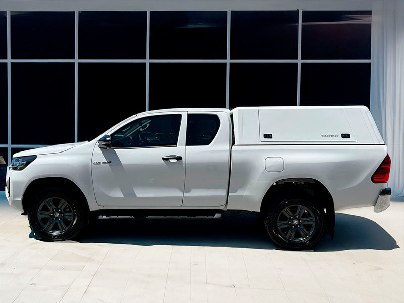 Hard top RSI SmartCap EVOc Commercial montato su Toyota Hilux, foto reale