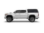 Hard top RSI SmartCap EVOc Commercial per Toyota Tacoma 2024+ Short Bed 5', vista laterale su sfondo bianco