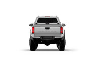 Hard top RSI SmartCap EVOc Commercial per Toyota Tacoma 2024+ Standard Bed 6', vista posteriore su sfondo bianco