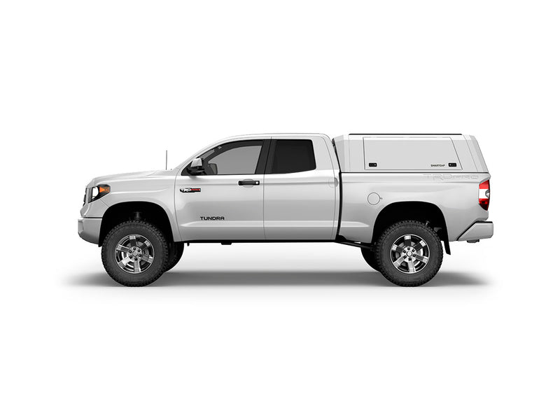 Hard top RSI SmartCap EVOc Commercial per Toyota Tundra 2007–2021 Standard Bed 6,5', vista laterale su sfondo bianco