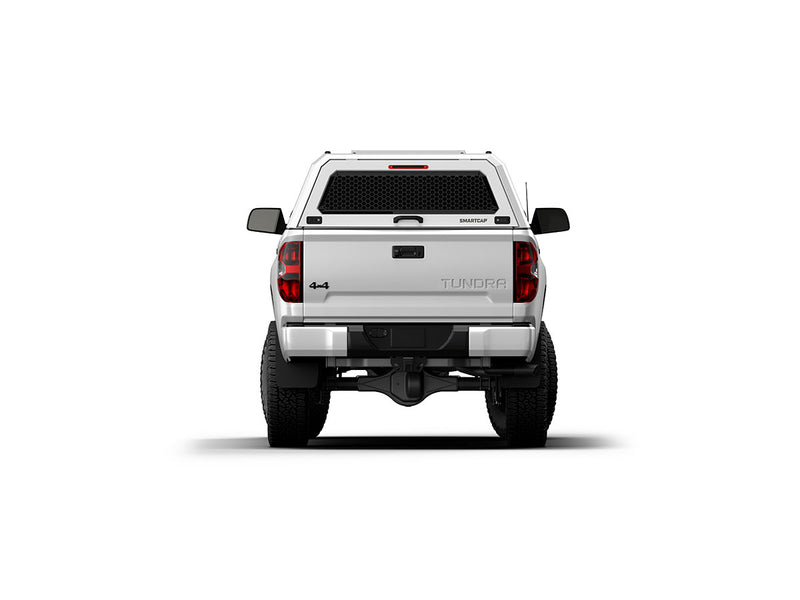 Hard top RSI SmartCap EVOc Commercial per Toyota Tundra 2007–2021 Standard Bed 6,5', vista posteriore su sfondo bianco